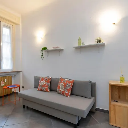 I-host - De Sanctis 52 * Milan