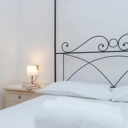 I-host - De Sanctis 52 Milan