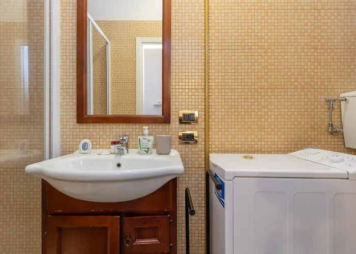 I-host - De Sanctis 52 * Milano