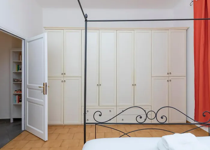 I-host - De Sanctis 52 * Milano