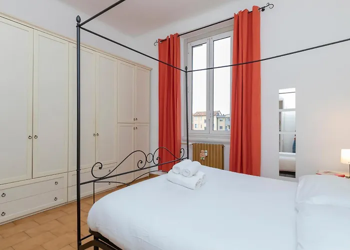 I-host - De Sanctis 52 * Milano